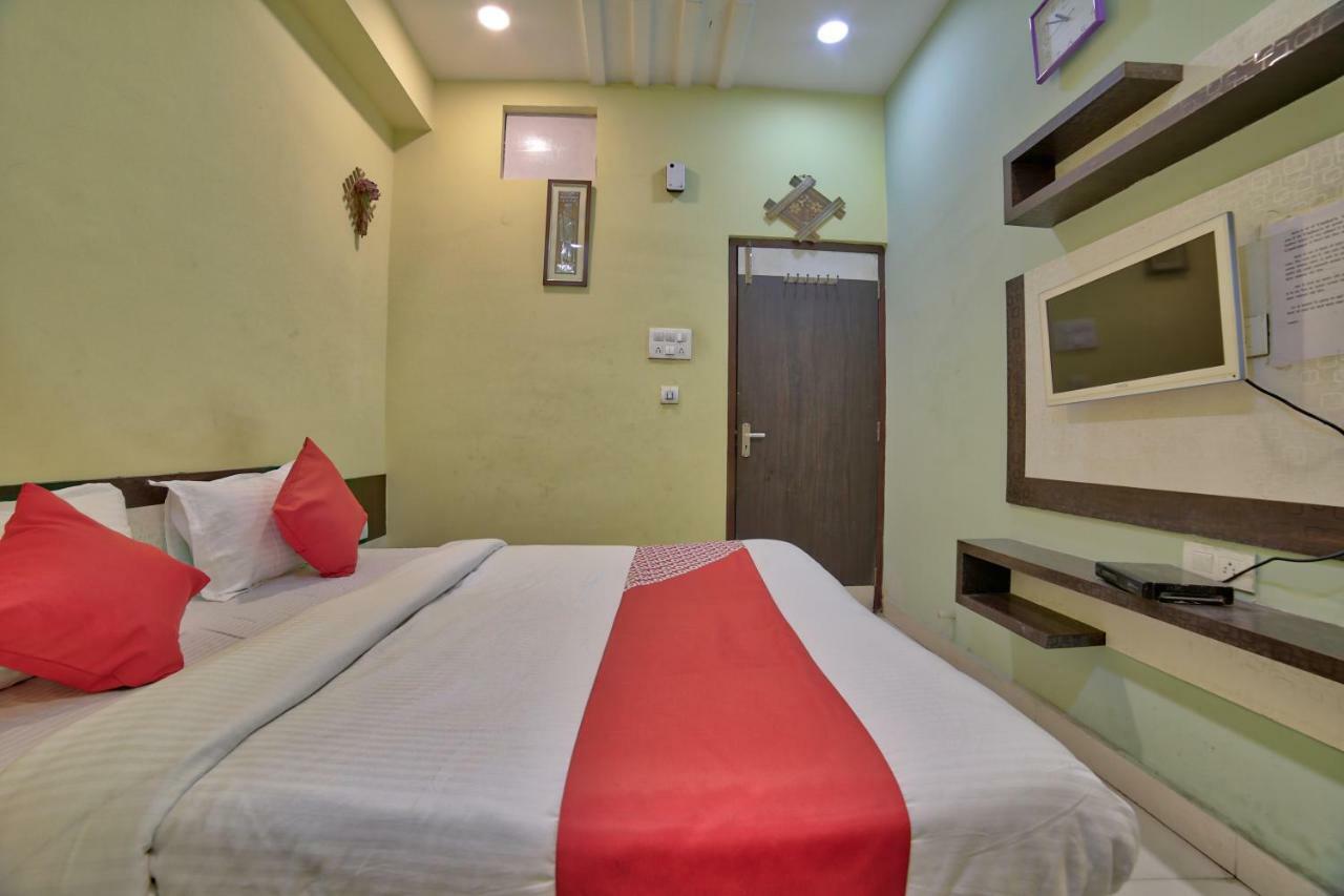 Oyo 35538 Hotel Risha Chandrapur Buitenkant foto