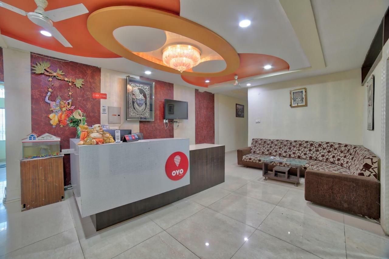 Oyo 35538 Hotel Risha Chandrapur Buitenkant foto