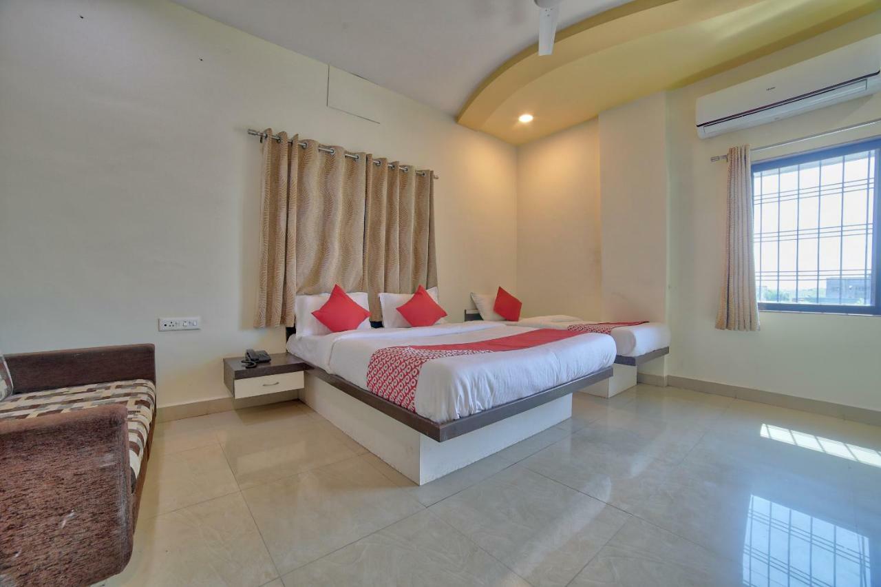 Oyo 35538 Hotel Risha Chandrapur Buitenkant foto